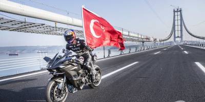 Türkiye'ye 5 şampiyonluk getiren Kenan Sofuoğlu'nun 'Köklerine dönüş' belgeseli Red Bull TV’de