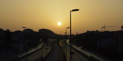 İstanbul'da 4 günlük sokağa çıkma kısıtlamasının son gününde E-5 karayolu boş kaldı