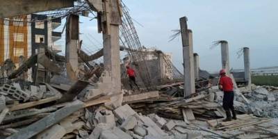 Şanlıurfa'da inşaatta beton kalıp çöktü 2 işçi altında kaldı