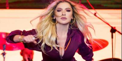 Hadise'nin avuç içi kadar çantanın değeri yok artık dedirtti