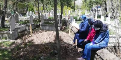 Erzurum'da Kısıtlama öncesi mezarlık ziyaretlerinde yoğunluk yaşandı