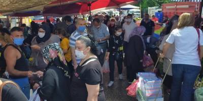 Pazarda kaydedilen görüntüler şoke etti! Alışveriş izdihamı