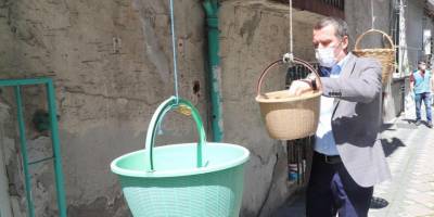 İstanbul Zeytinburnu’nda 50 bin fesleğen dağıtıldı