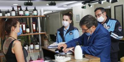 Güzellik merkezlerinde cilt bakımı ve makyaj yapılıyor mu?