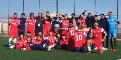 Talas Anayurtspor Kulüp Başkanı Murat Akgöz, takımı ligden çekti