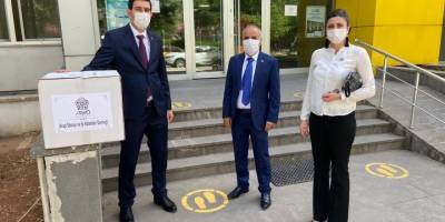 Arap iş adamları 50 bin maske dağıtımı yaptı