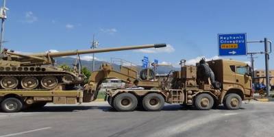 Hatay'da bulunan sınır birliklerine obüs ve askeri personel sevkiyatı