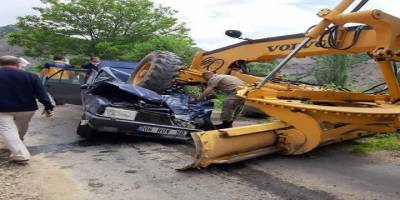 Giresun'un Şebinkarahisar ilçesinde iş makinesiyle otomobil çarpıştı: 1 ölü