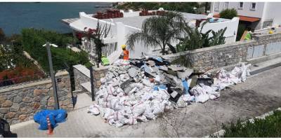 Üç günde 25 metrekaresi yıkıldı