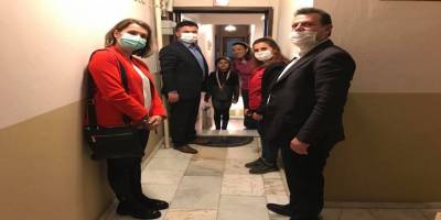 Düzce Gençlik ve Spor Müdürü sporcuların ödülleri evine götürdü