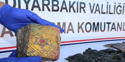 Diyarbakır’da operasyonlarda el yazmalı kitap ile heykel ele geçirildi