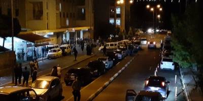 Uşak'ta annesiyle birlikte polis ve bekçilere av tüfeğiyle ateş açtı: 5 yaralı