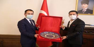 Nevşehir Valisi Aktaş,’tan Belediye Başkanı Arı’ya veda ziyareti
