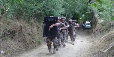 Üç kişinin yaralanmasına neden olan gasp firarisi için operasyon düzenledi