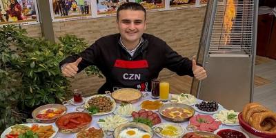 CZN Burak, Genç Fenomenin İstediğini Evine Kadar Gönderdi!