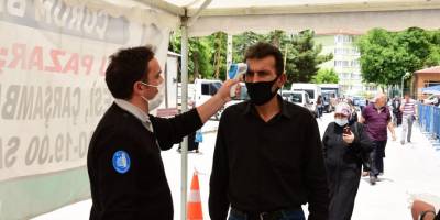 Çorum'da Semt pazarlarında maske ve sosyal mesafeden taviz yok