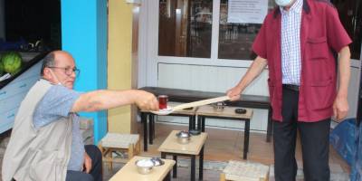 Giresun'da Çay Ocağında korona virüse karşı sıra dışı önlem