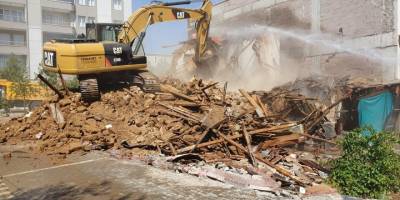 Malatya Yeşilyurt'ta metruk evlerden arındırılıyor