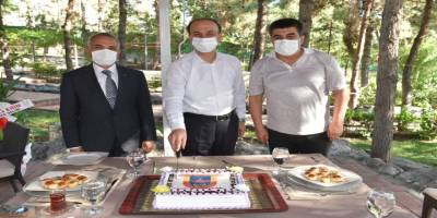 Vali Abdullah Erin jandarmayı pasta keserek kutladı