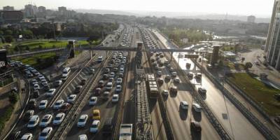 İstanbul’da akşam mesai saatinin bitimiyle trafik yoğunluğu oluştu