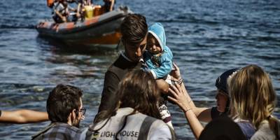 Yunanistan sığınmacıları engellemek için Ege Denizi'ne yüzen barikat yerleştirecek