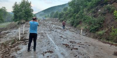 Kütahya'da Şiddetli yağış nedeniyle Dağardı yolu kapandı
