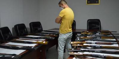 Yasa dışı avlanan kişilerin silahları satışa çıktı