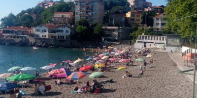 Zonguldak'ta Plajın açılması beklemeden akın ettiler