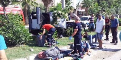 Adana’da Kaza geçirerek sınava yetişemeyen kardeşler yetkililerden yardım istedi