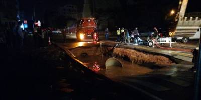 Gebze'de su borusu patladı, ortalık savaş alanına döndü