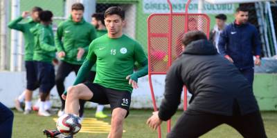 Giresunspor Teknik Direktörü Hakan Kutlu: "Hedefimiz ilk altıya girmek"