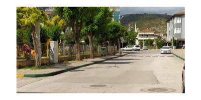 Körfez’de kaldırımlar yeşil-siyah