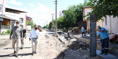 Kartepe Belediye Başkanı Kocaman, üst yapı çalışmalarını inceledi