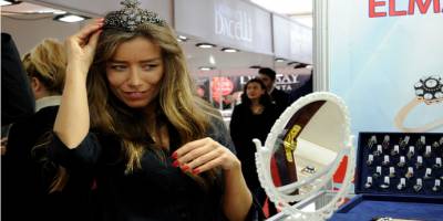 Sevgililer Günü’ne özel mücevher fuarı kapılarını açtı