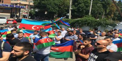 Ukrayna’daki Azerbaycan vatandaşları Ermenistan saldırılarını protesto etti