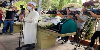 Seyfi Dursunoğlu (Huysuz Virjin) Zincirlikuyu Mezarlığında Son Yolculuğuna Uğurlandı