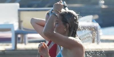 Esra Erol ve Bihter Erol Yan Yana Geldi. Adeta ikize benzeyen kız kardeşlerden hangisi Esra, hangisi Bihter adeta anlaşılmadı...