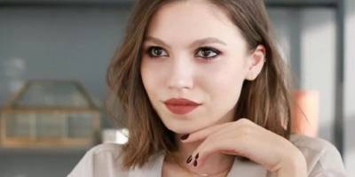 Duygu Özaslan Bikinili Pozlarındaki İnce Ayrıntı Dikkat Çekti! Yeni Pozlarıyla Gündem Oldu!