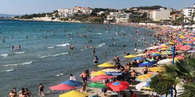 Aydın'da sıcaktan bunalan plaja koştu