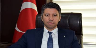 Cami çıkışında gazete dağıttıran CHP'li belediyeye tepki