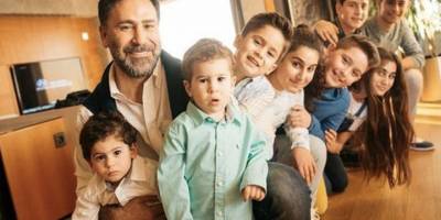 İzzet Yıldızhan’dan büyük Jest! Bayramda çocuklarına altın taktı!