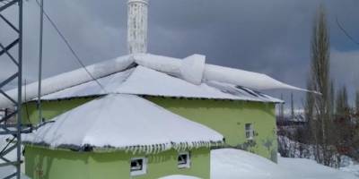 Adıyaman’da fırtına minareyi devirdi