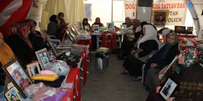 Bakan Soylu’nun ziyareti evlat nöbetindeki aileleri umutlandırdı