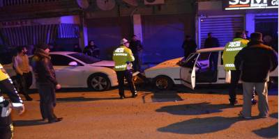 Otomobil park halindeki araca çarptı: 2 yaralı