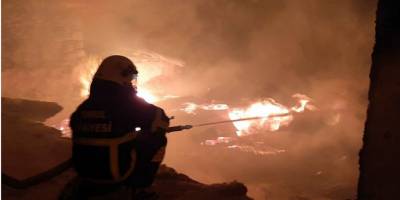 Hayvancılıkla uğraşan vatandaşın ahırı ve samanlığı küle döndü