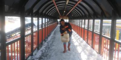 Köprü ve üst geçitler karlar kürendi