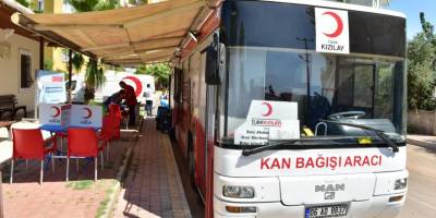 Kepez Belediyesi'den Kızılay’a destek