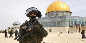 Yahudiler Mescid’i Aksa’yı Bastı