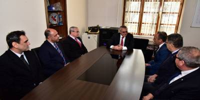 Tren garında valiyi karşılarında gören vatandaşlar şaşırdı