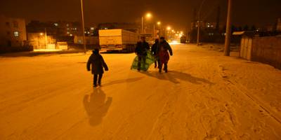 6 yıl aradan sonra kar yağınca halay çekip oyun oynadılar
